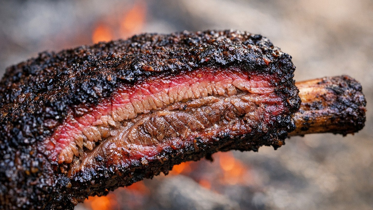 J'ai allumé mon barbecue au bois de pin pendant tout l'été : la première fois que j'ai goûté la viande d'un voisin, j'ai c...