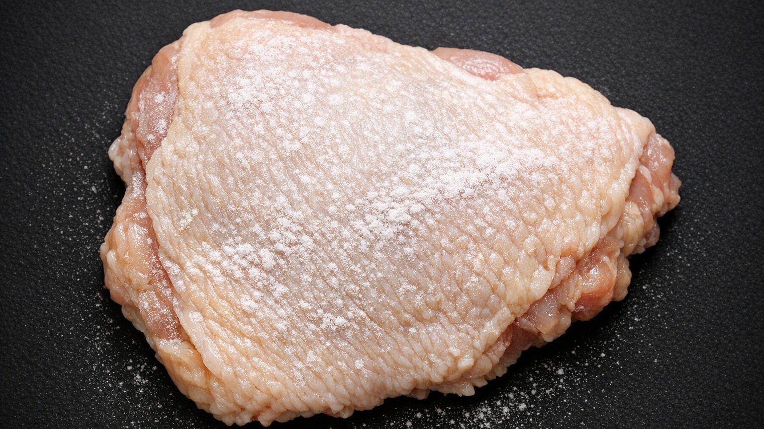 La farine sur la grille : ce geste discret que les pitmaster américains utilisent pour une croûte parfaite sur leurs grill...